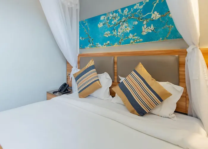 Raha Hotel & Suites